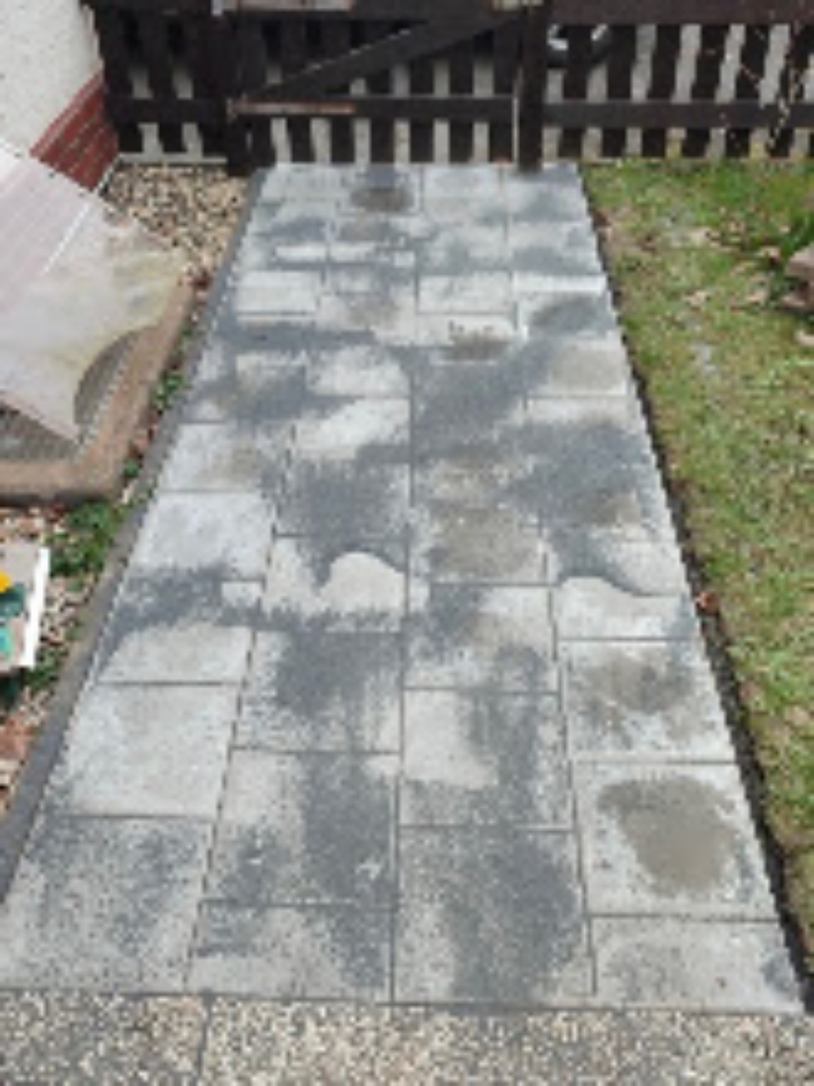Verlegter Plattenweg